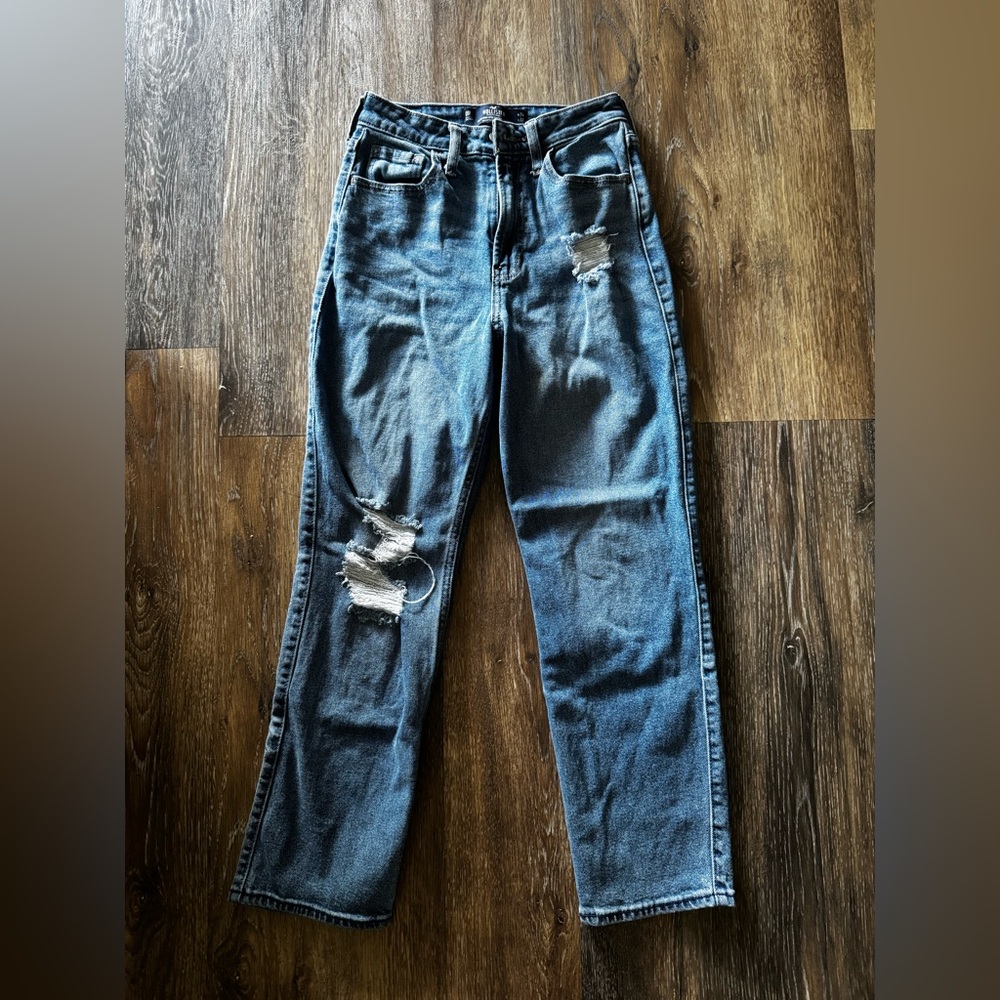 HOLLISTER